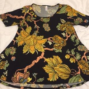 LuLaRoe Perfect Tee - Size M
